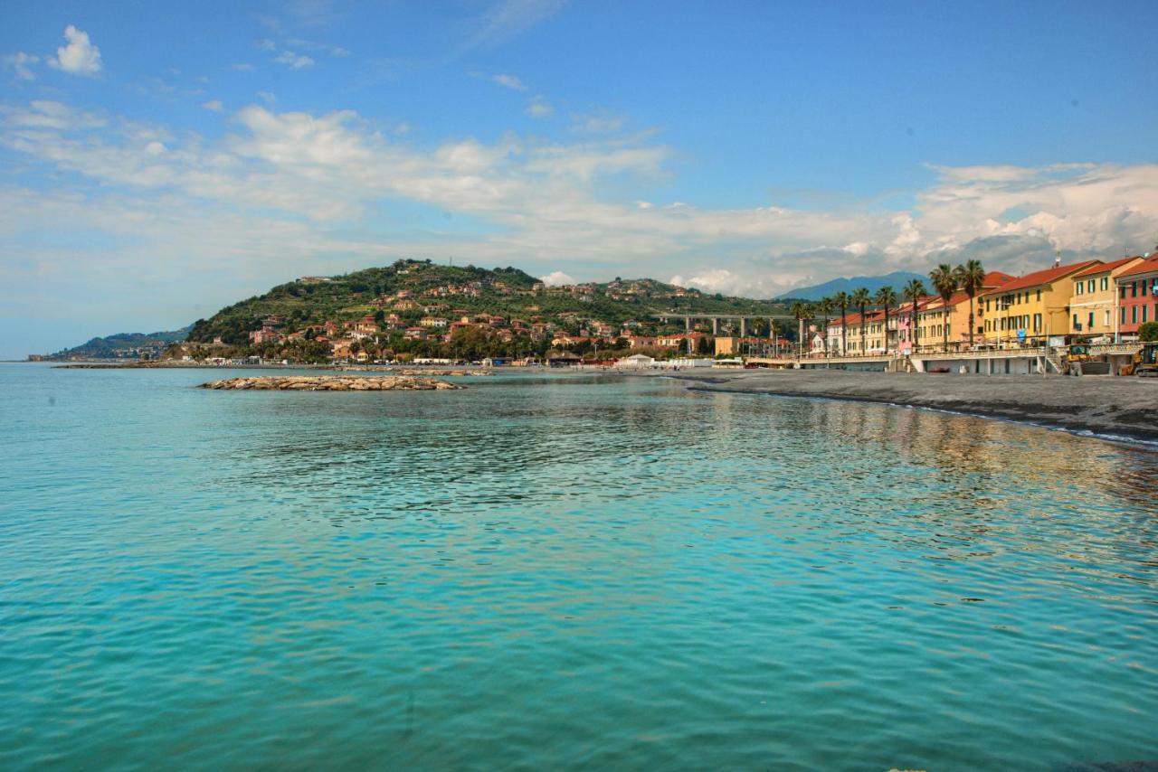 Вілла Casa A 2 Passi Dal Mare Con Patio Privato Імперія Екстер'єр фото